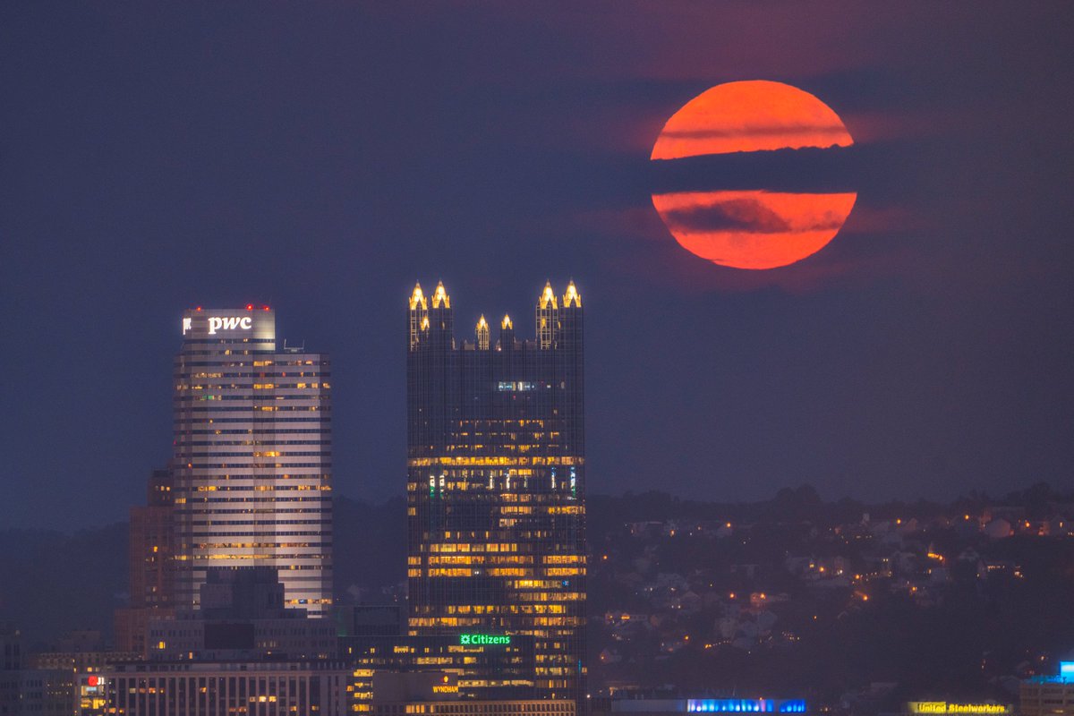 DaveDiCello's tweet image. Went back out to capture the moon tonight, this time from even further away from #Pittsburgh in McKees Rocks. Though the clouds looked too thick on the horizon yet again, luckily the moon quickly emerged from them and it made for some amazing scenes.