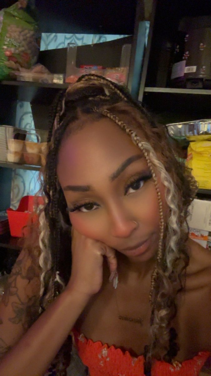 Prettty face girl 🧡
