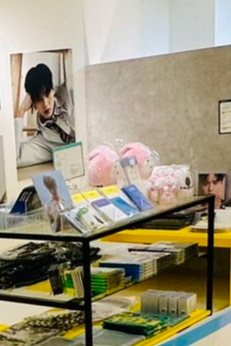 SONG KANG OFFICIAL GOODS STORE
一部商品がPOP-UP STOREで販売✨

イケメン！ガン君🐶がいる~行きたい😍