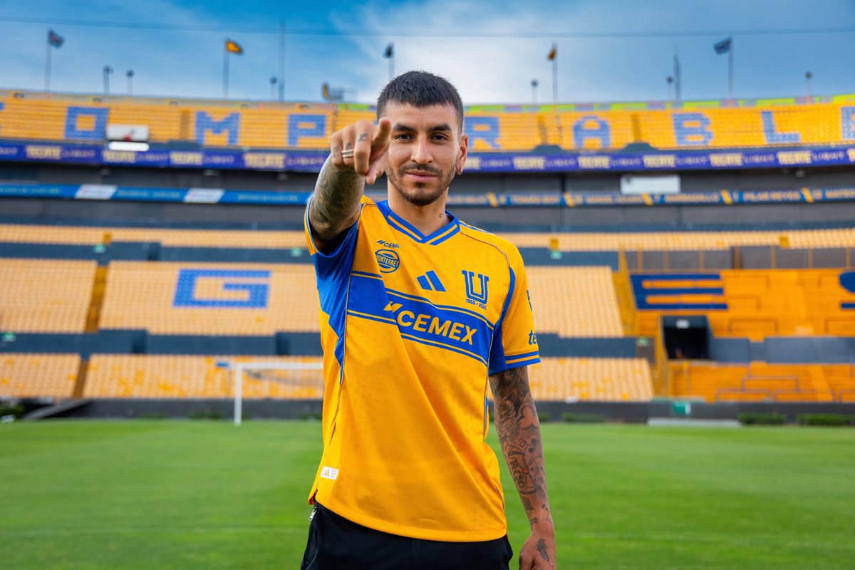 TigresOficial's tweet image. 😍🏟️ ¡𝑬𝒍 𝑪𝒂𝒎𝒑𝒆𝒐́𝒏 𝒅𝒆𝒍 𝑴𝒖𝒏𝒅𝒐 feliz en su nueva casa!