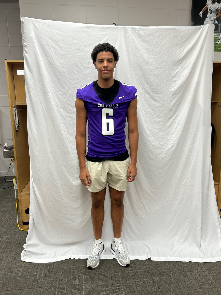 Thank you <a href="/USFCougarsFB/">USF Football</a> for a great visit! Thank you for the invite <a href="/CoachLueds/">Lucas Lueders</a> <a href="/JimGlogowski/">Coach Glo</a>