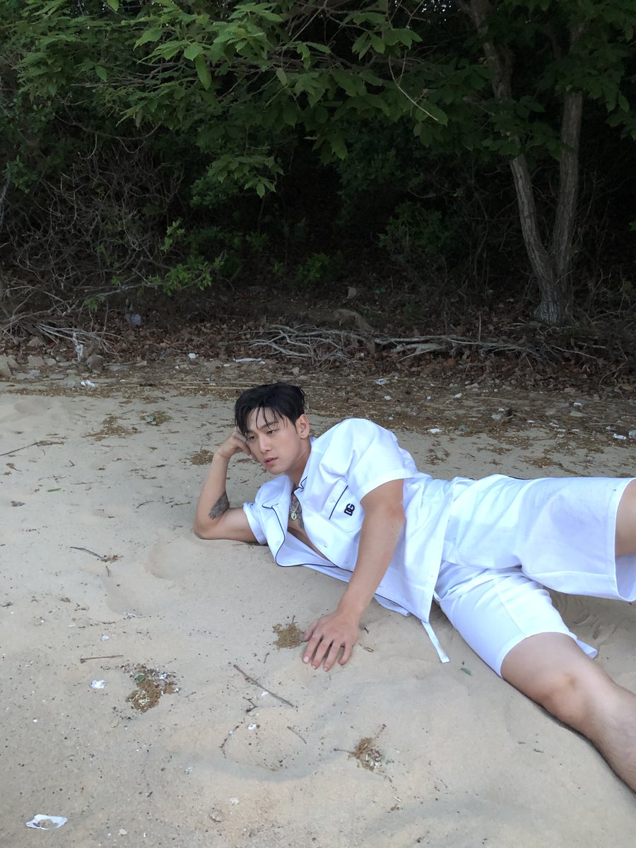 [#B_hind]
2025.07.11
#MENNOBLESSE 

#백호 #강동호 #BAEKHO #KANGDONGHO