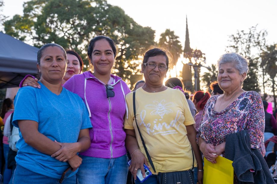 Claroscuro Noticias (@claroscuronoti) on Twitter photo Inician asambleas de mujeres “Voces por la Igualdad y Contra las Violencias” claroscuronoticias.com/articulo/inici… #Guanajuato #León <a href="/gobgente/">Gobierno de la Gente</a> <a href="/ItzelBalderasH/">Itzel Balderas</a> <a href="/mujeresgente/">Secretaría de las Mujeres</a> Inician asambleas de mujeres “Voces por la Igualdad y Contra las Violencias” claroscuronoticias.com/articulo/inici… #Guanajuato #León <a href="/gobgente/">Gobierno de la Gente</a> <a href="/ItzelBalderasH/">Itzel Balderas</a> <a href="/mujeresgente/">Secretaría de las Mujeres</a>