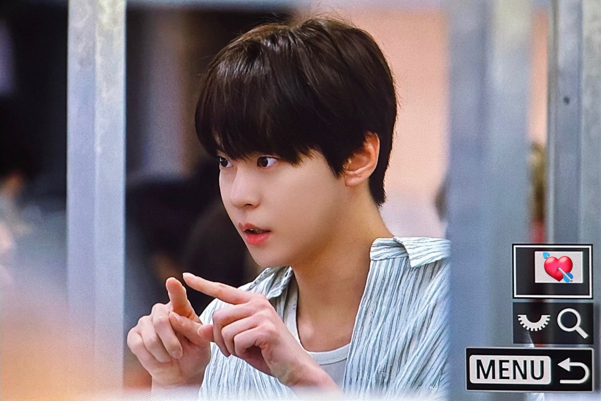 shot_a_love's tweet photo. 250711 HND #도영 https://t.co/3JCILnh2gD