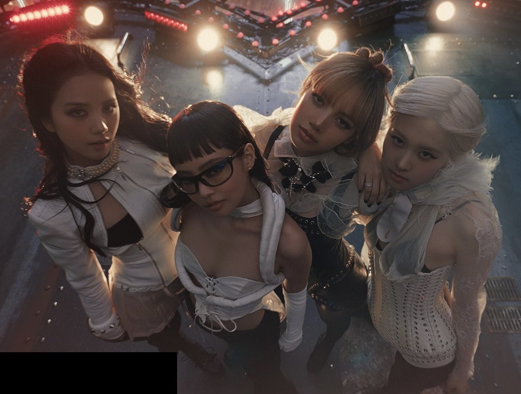 honorslisa's tweet photo. BLACKPINK https://t.co/oiRCyszZn0