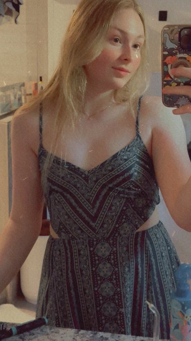 Watch TS Sarah👄💫's leaked NSFW photo on TwXstars