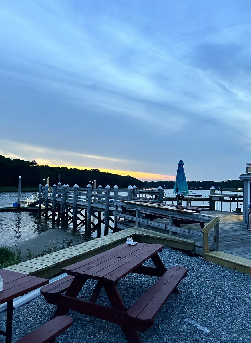 LostHeartISO's tweet image. Meet me at the docks 
Where the breeze is light
and our troubles take flight 
Sit with me while the sun sets
Letting the beauty unfold
No words are needed 
Under this evening sky
Our hearts rippling love
The scent of sea air 
Oxygen to our souls 
Serenity brushed in gold

📸 my…