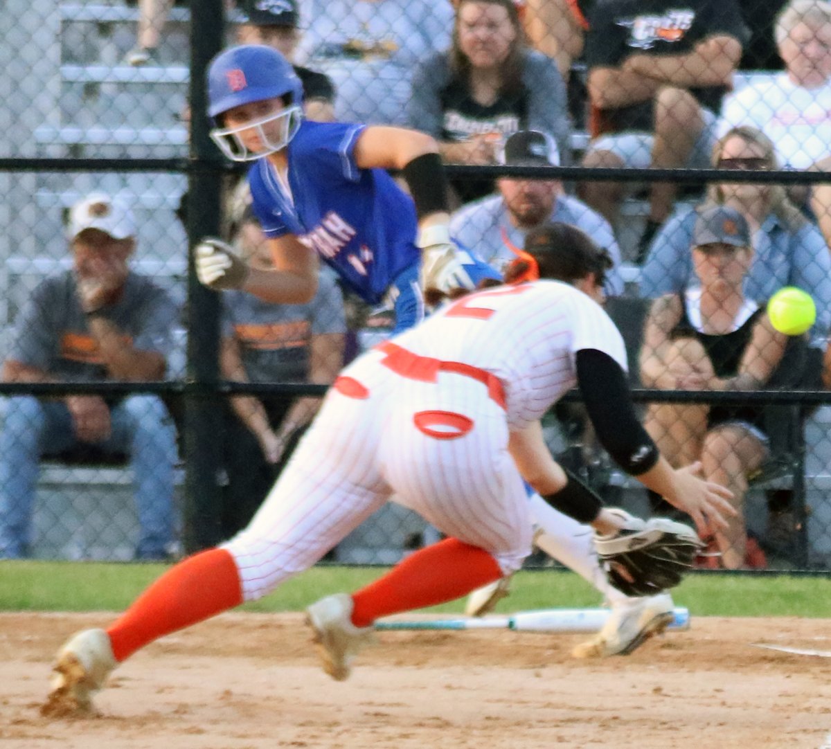Charles City senior third baseman Brooklyn Molitor dives all-out to catch a popped-up bunt attempt by Decorah sophomore Clara Hjelle before doubling up a Viking during the Comets' 8-0 regional QF win on Thursday.
…citypress-ia-siteadmin.newsmemory.com/charlescitypre……ftball-semifinal/