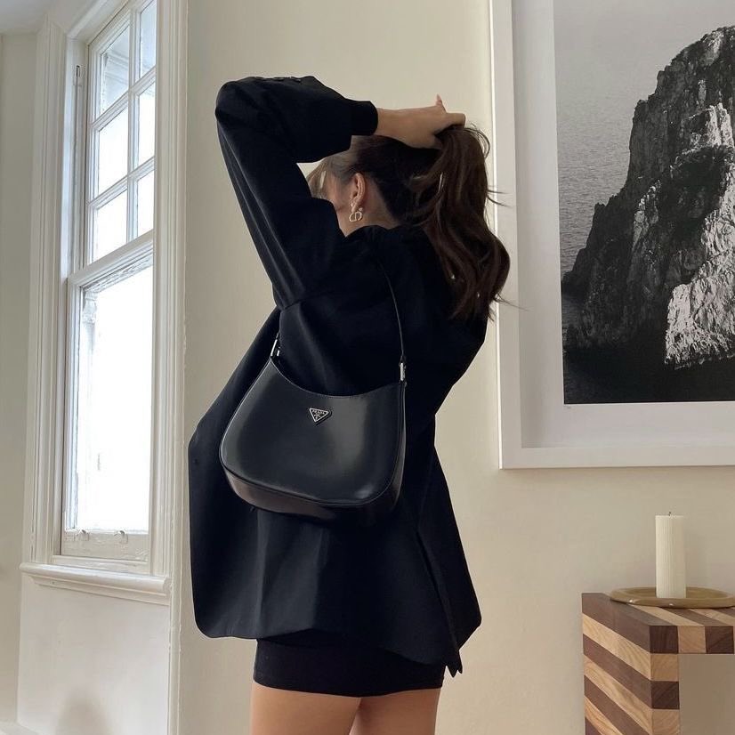 caxxxsa's tweet image. taehyung short au

• 𝐔𝐧𝐝𝐨𝐧𝐞 •
𝙀𝙢𝙤𝙩𝙞𝙤𝙣𝙖𝙡𝙡𝙮 𝙪𝙣𝙧𝙖𝙫𝙚𝙡𝙚𝙙; 𝙬𝙖𝙡𝙡𝙨 𝙘𝙤𝙢𝙞𝙣𝙜 𝙙𝙤𝙬𝙣.

©𝐜𝐚𝐱𝐱𝐱𝐬𝐚, 𝟐𝟎𝟐𝟓