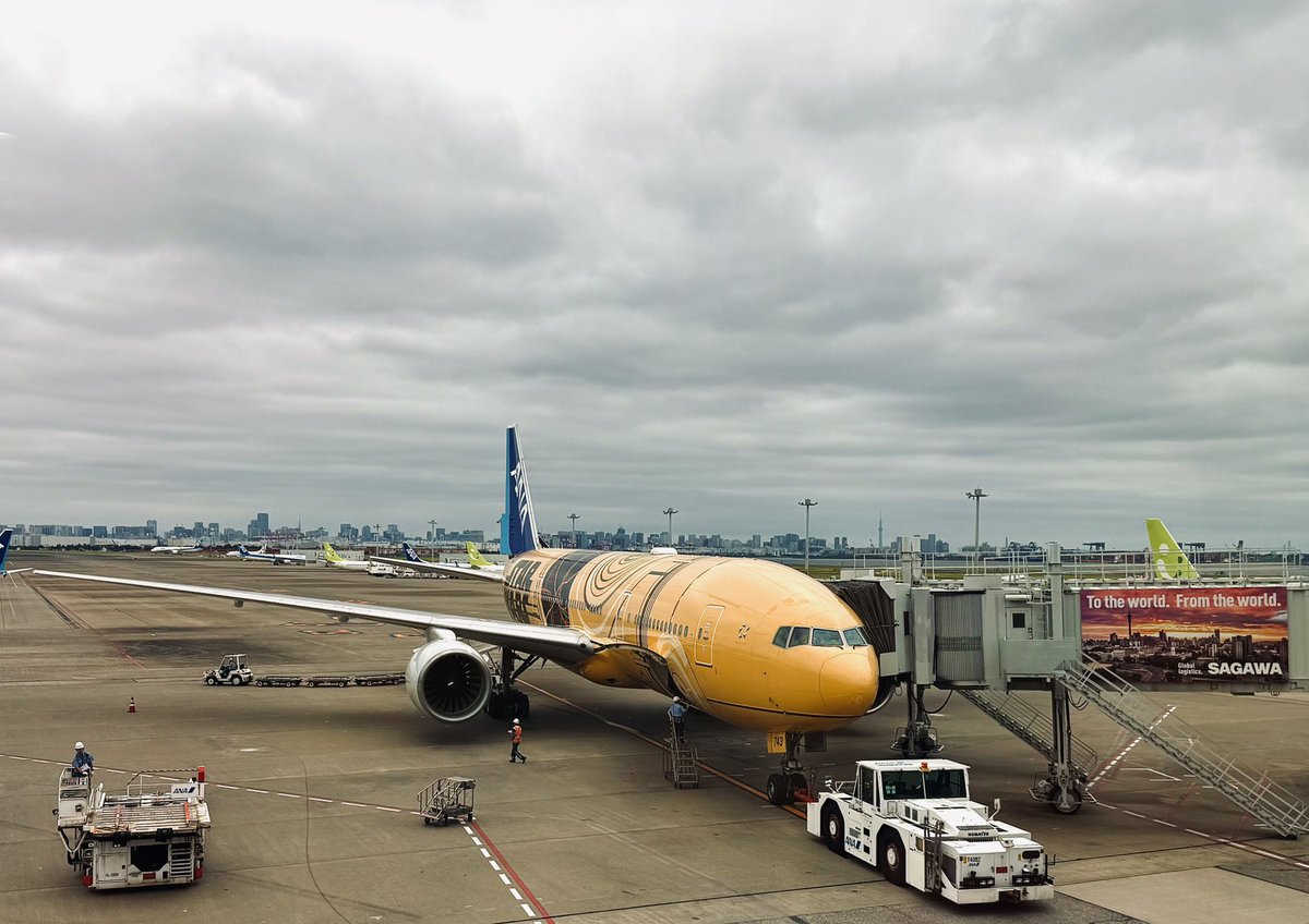 Go to SAPPORO！

北の地での開演です！
#CircusFunk2025 

これに搭乗ではないけど、スターウォーズの機体ありました。