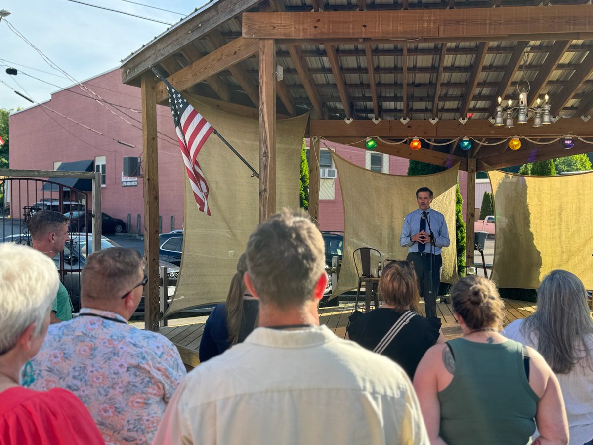 VARuralCenter's tweet image. “We are here because we want to be here..”
Thanks @delterrykilgore for welcoming #VRLI to your district and highlighting how rural is important for future energy resources, economic development, and the next generation.
We agree- rural VA is the place we all want to be!