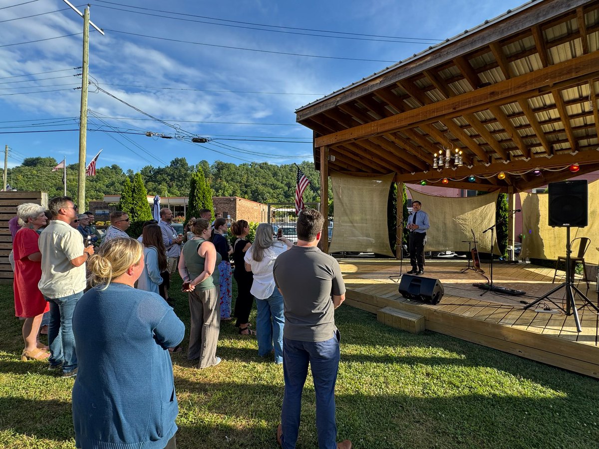 VARuralCenter's tweet image. “We are here because we want to be here..”
Thanks @delterrykilgore for welcoming #VRLI to your district and highlighting how rural is important for future energy resources, economic development, and the next generation.
We agree- rural VA is the place we all want to be!