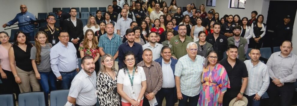 EL4toPODER (@el4topodermx) on Twitter photo Realiza Congreso segundo foro de consulta para tipificar delito de reclutamiento forzado el4topoder.mx/realiza-congre… <a href="/DelValleColosio/">Omar Del Valle Colosio</a> <a href="/erichmoncada/">Erich Moncada</a> <a href="/rgdelavega/">raul gonzalez</a> <a href="/AzaliaGuevara4/">Azalia Guevara</a> <a href="/Rebeca_SilvaG/">Rebeca Silva</a> <a href="/DavidFigueroaO/">David Figueroa O. 🇲🇽</a> <a href="/MarcelaMAVAL/">Marcela Valenzuela</a> <a href="/EllySallard/">EllySallard</a> <a href="/amairanipe25/">Amairany Peña Escalante</a> <a href="/AlfonsoDurazo/">Alfonso Durazo</a> <a href="/palomateranv/">Paloma Teran V</a> Realiza Congreso segundo foro de consulta para tipificar delito de reclutamiento forzado el4topoder.mx/realiza-congre… <a href="/DelValleColosio/">Omar Del Valle Colosio</a> <a href="/erichmoncada/">Erich Moncada</a> <a href="/rgdelavega/">raul gonzalez</a> <a href="/AzaliaGuevara4/">Azalia Guevara</a> <a href="/Rebeca_SilvaG/">Rebeca Silva</a> <a href="/DavidFigueroaO/">David Figueroa O. 🇲🇽</a> <a href="/MarcelaMAVAL/">Marcela Valenzuela</a> <a href="/EllySallard/">EllySallard</a> <a href="/amairanipe25/">Amairany Peña Escalante</a> <a href="/AlfonsoDurazo/">Alfonso Durazo</a> <a href="/palomateranv/">Paloma Teran V</a>
