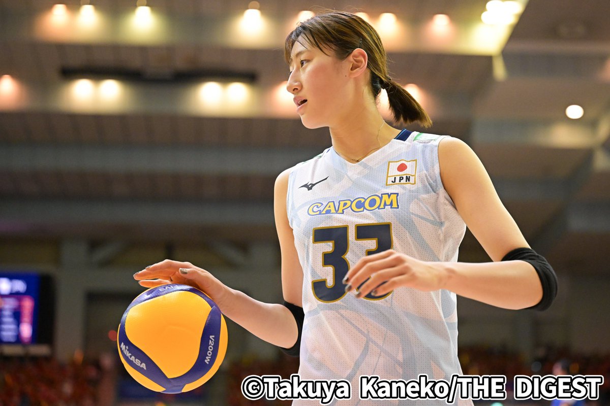 THEDIGESTweb's tweet image. 📸フォトギャラリー📸
最年少18歳でスタメンに抜擢!11得点と躍動した #秋本美空 を特集!
👉thedigestweb.com/photo/detail/i…
#ザダイフォト #VNL2025
#Volleyball #BePartOfTheGame
#バレーボール女子日本代表