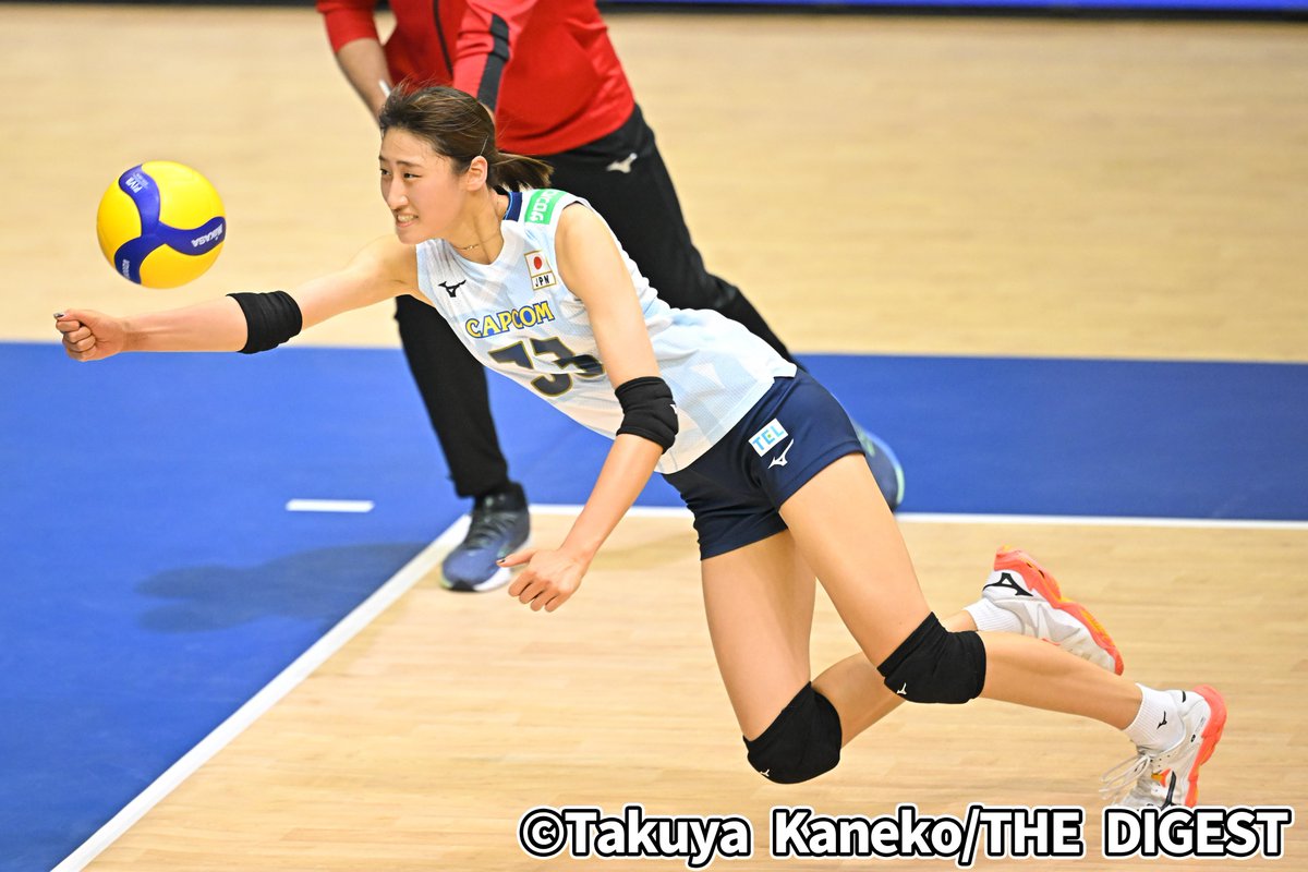 THEDIGESTweb's tweet image. 📸フォトギャラリー📸
最年少18歳でスタメンに抜擢!11得点と躍動した #秋本美空 を特集!
👉thedigestweb.com/photo/detail/i…
#ザダイフォト #VNL2025
#Volleyball #BePartOfTheGame
#バレーボール女子日本代表