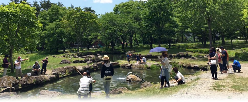 InawashiroAQ's tweet image. 昨日一昨日の掃除も終わり、本日より釣り堀の営業を再開しております。
是非足をお運びください。
体験料(竿、餌、バケツ)200円、魚(ニジマス)1匹600円、リリースは禁止となっています。唐揚げにしてご提供しています。食べられる分だけお釣りください。
#カワセミ水族館 #猪苗代町 #命をいただく