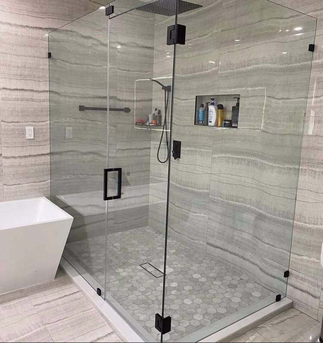 dmekas01's tweet photo. @ruffydfire Dmekas fabrications
Deals on any glass fabrication e.g glass rails, bathroom cubicle, aluminium windows, frameless glass doors e.t.c
Base :ABA ABIA STATE. https://t.co/GydOeegFOR