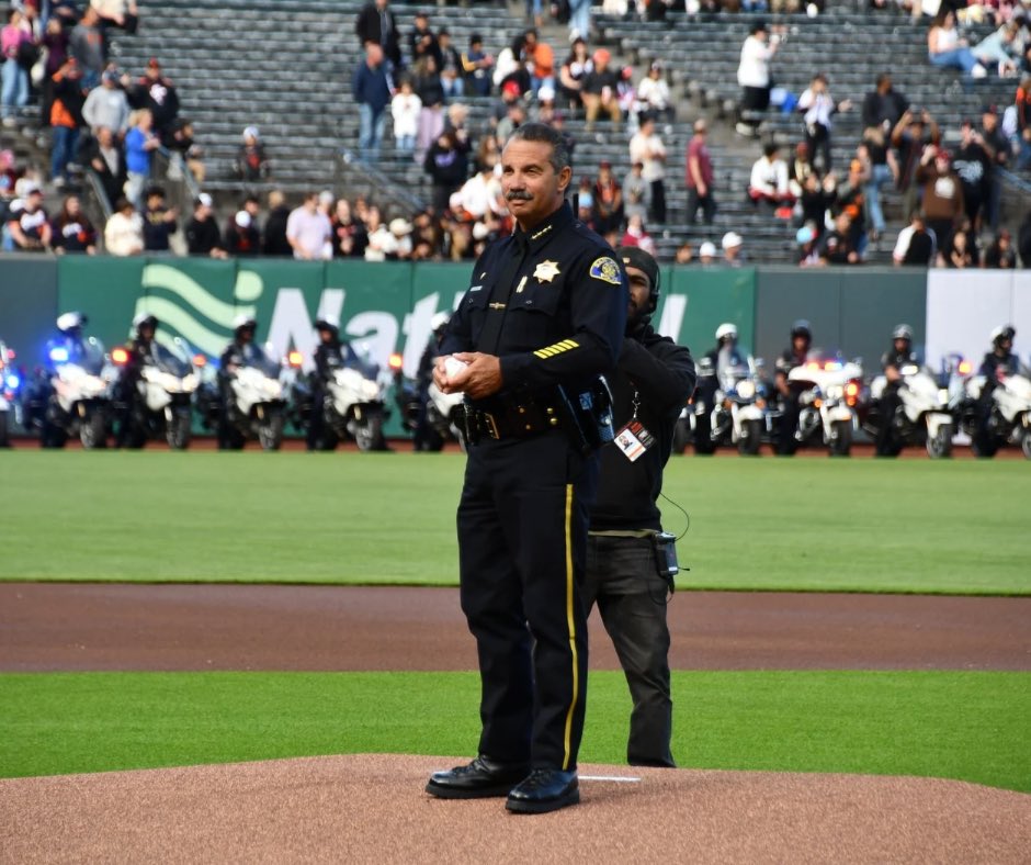 SanJosePD's tweet image. This week we were so honored to have two of our SJPD Officers, along with late CSO Pham, recognized for their service and sacrifice by the San Francisco Giants. During the recognition at Law Enforcement Appreciation Night, SJPD Paul Joseph also threw out the first pitch. SJPD is…