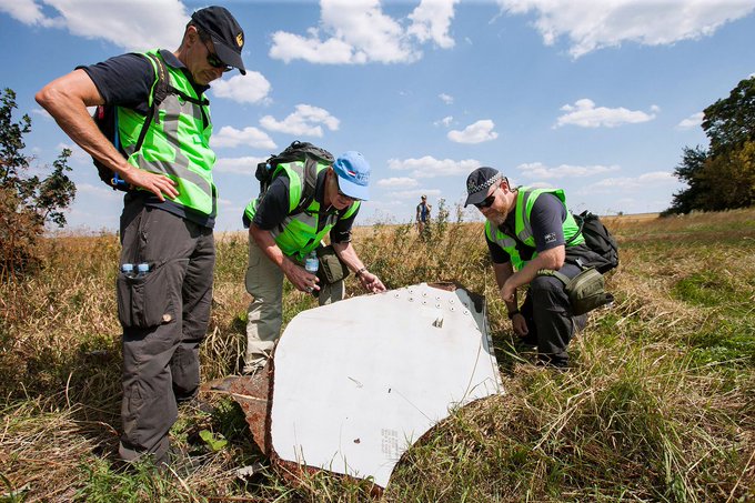 MilHistNow's tweet image. On this day in 2014, a surface-to-air missile fired from a Russian launcher destroys a Malaysia Airlines Boeing 777 over Ukraine. The aircraft, which is flying from Amsterdam to Kuala Lumpur, is carrying 283 passengers and 15 crew. All are killed.