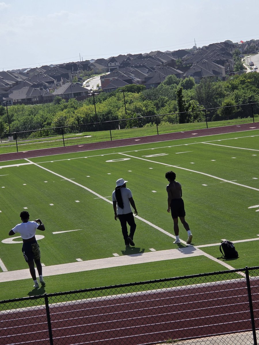 KingCalhoun_21's tweet image. Goal is to be an ATH and not just a position. WR, DB, RB, doesn't matter. Put me in the game Coach!!! Varsity season loading...........@EMHS_KNIGHTFB #ArmorUp #PTC #classof2028