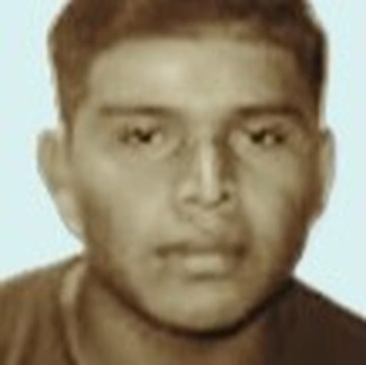 IvanMon07722658's tweet photo. Este joven de 24 años, es Roger Montezuma, asesinado por las balas asesinas de la Tiranía. Deja en orfandad a 3 niños. Murió luchando por lo que creía justo y correcto, murió por luchar por su Patria,  herida y mancillada por una Tiranía. https://t.co/yfL0IU7vlo