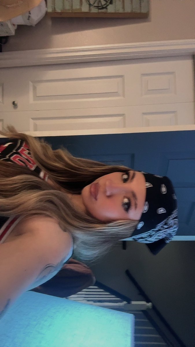 Wearing something on my head so my braincells stay put 
Twitch.tv/baileygoat