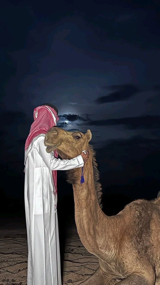 اعتزلت الناس وابشرك طيّب
ما غبطت اللي ورا الدنيا يطارد

جعلني ما اسوم وجهي عند خيّب
المقابل شين والترحيب بارد

الرفيق اللي محاضيبه قريّب
ما يوردها عذيّات الموارد

محسنٍ ظنّي وحسن الظن طيّب
غير في بعض الامور الشك وارد ؛)