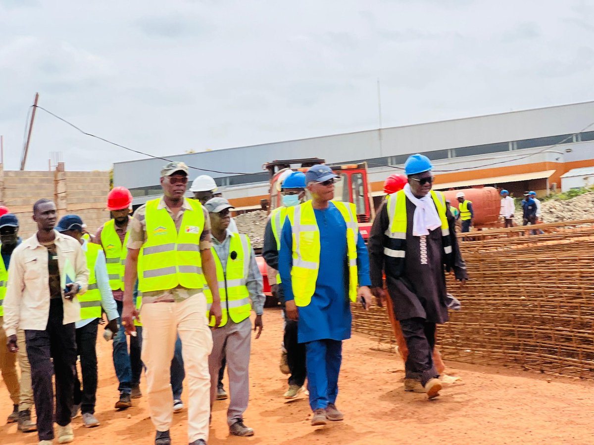 Ce 10 juillet 2025, l’APROSI et  NMA Sanders ont effectué une visite de chantier sur la Plateforme Industrielle Intégrée de Diamniadio (P2ID).
Objectif : constater l’avancement des travaux de la future unité industrielle de NMA Sanders.
#APROSIFor2050 #Industrie #Sénégal