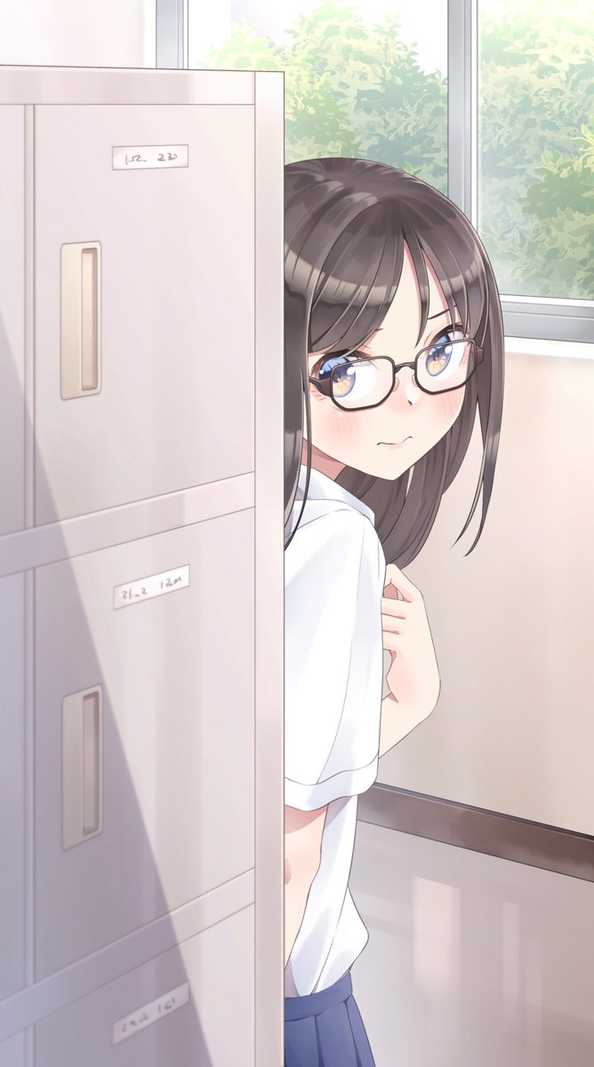 12_graka's tweet image. 好きな人の下駄箱に仕込んだあれの反応をうかがう女の子