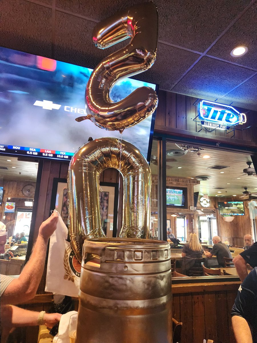 PSchatz9's tweet image. Celebrating 50 years of @MillerLite at the @MillersAleHouse 🙌 🍻