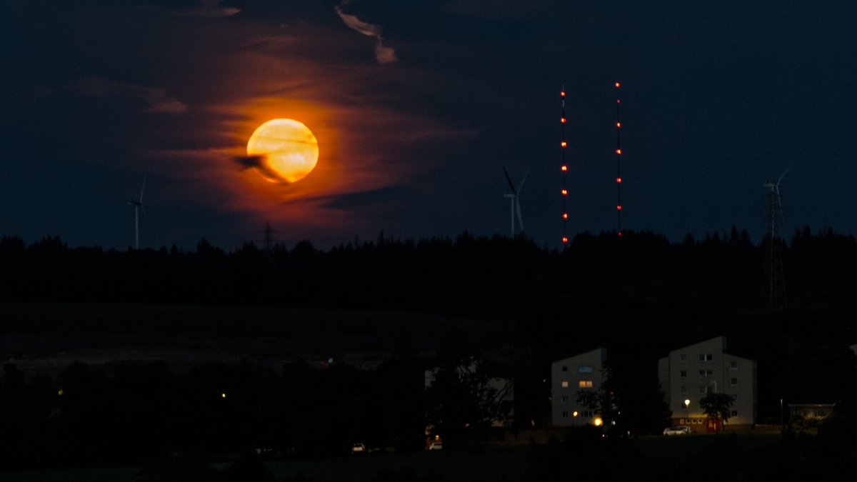 I__J__W's tweet image. This evenings full Buck Moon #fullmoon #scotlandtonight