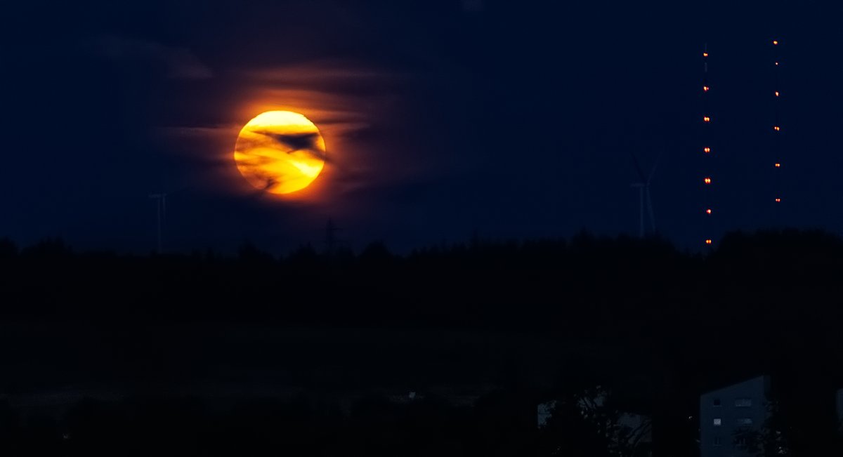 I__J__W's tweet image. This evenings full Buck Moon #fullmoon #scotlandtonight