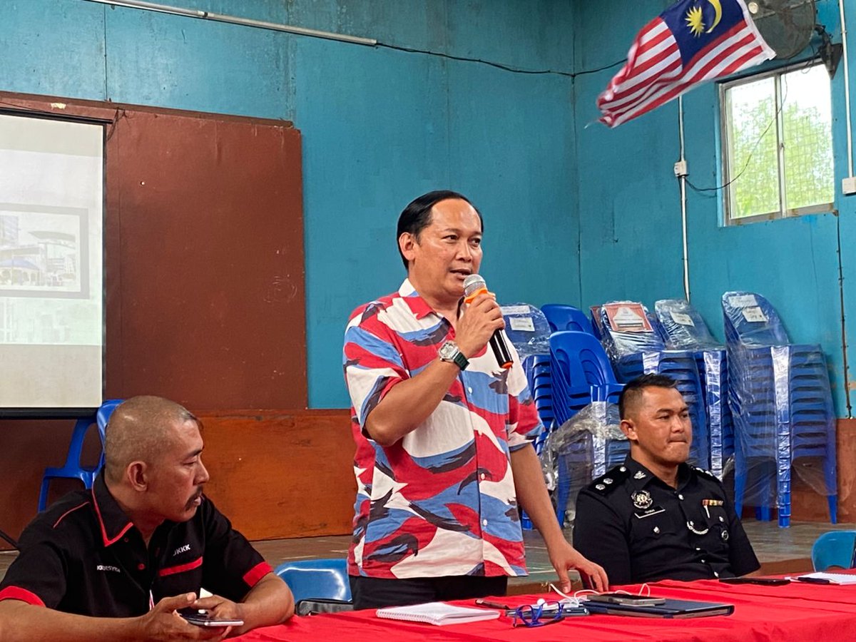 khalidainie's tweet photo. Prgrm Sembang Santai bsama Komuniti Madani Kpg Saai &amp; Kpg Kut Daro
#MadaniBekerja #RancakkanMADANI
@fahmi_fadzil @JPenerangan @HasnezamHasan @BangAjiDaus @MSbF1979 @Penerangan_Daro @AzmiJarawi @adammalik_miri @sekaloloka @asmanizam_ahmad @AhmadJohnieZ @AwangKawi @komunikasi_gov https://t.co/5Q30fma7TA