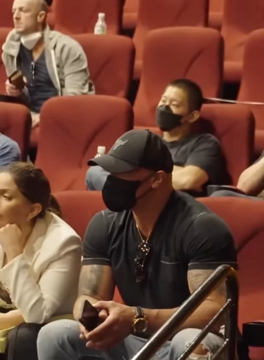 Saw Superman tonight…but it was ruined by this guy. Extremely obnoxious. Talking out loud and booing during the movie.

The whole time he went on about #RestoreTheSnyderVerse, how Henry Cavil is better than Corenswet, and more. 

Just an awful time at the cinema 

#Superman