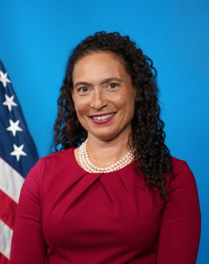 Je reçois Bridget DAVIS, porte-parole francophone pour l’Europe du Département d’Etat Américain comme “l’invitée de la semaine” de BBC News Afrique (interview en format de 15 minutes, diffusée samedi, dimanche et lundi).
Entretien à suivre en format court de 5 minutes dès ce