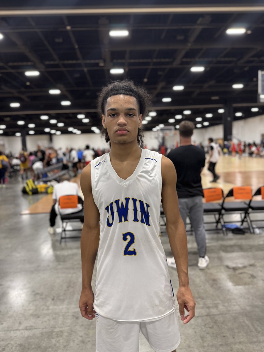 KJ Lee keeps up his stellar play from this travel season with a 23 point game for U-WIN. Smooth guard that can score the ball. 

Knocked down four, three-pointers. #BOTS