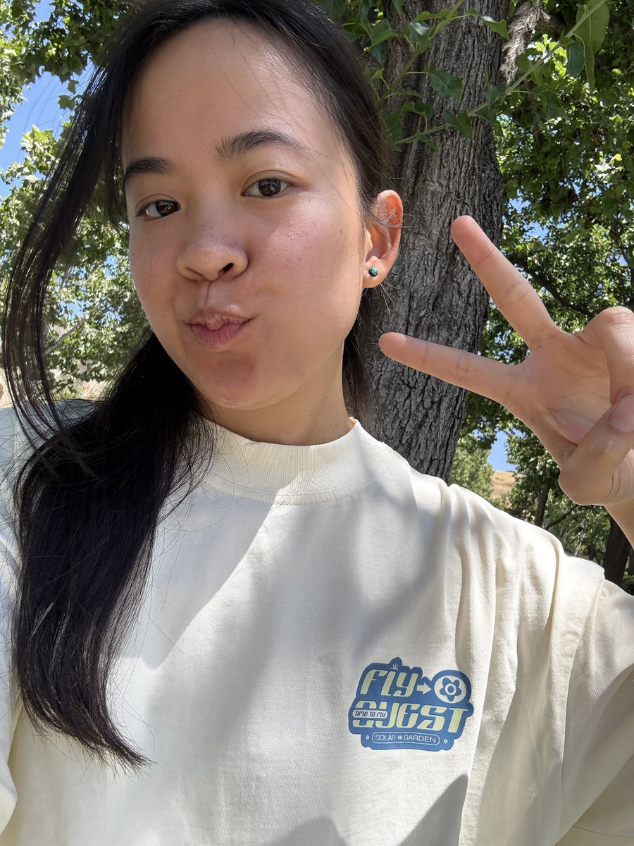 tinymakesthings's tweet image. rockin some @FlyQuest keycaps and merch
(im alive and i went outside!!)