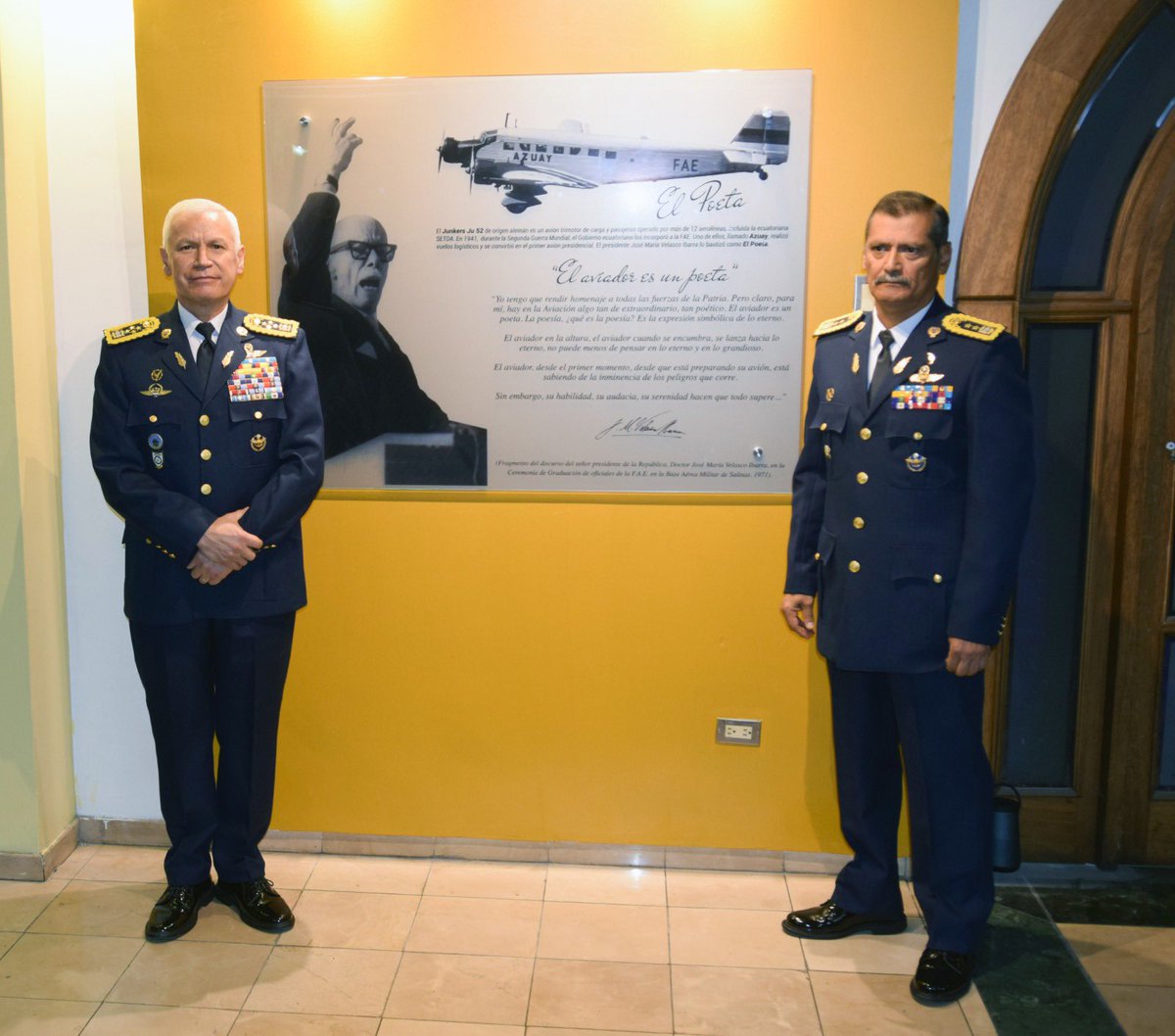 En el Salón Dorado de la Base Aérea “Mariscal Sucre” se realizó el lanzamiento oficial de la II Edición del libro “Historia de la Aviación Ecuatoriana”, una obra que recoge los hitos más relevantes del desarrollo aeronáutico en el país.

El evento estuvo presidido por el señor