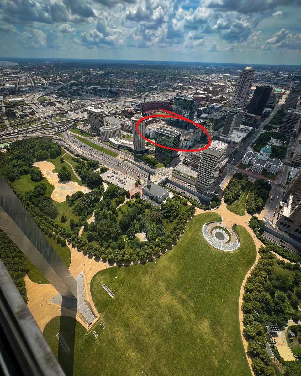 GatewayArchSTL's tweet image. If your summer plans include me — and they should — then park smart. 🅿️🧠 Check out all these spaces I’ve reserved just for you: hubs.li/Q03wKvvf0
No need to thank me. Just come see me! 😊👋