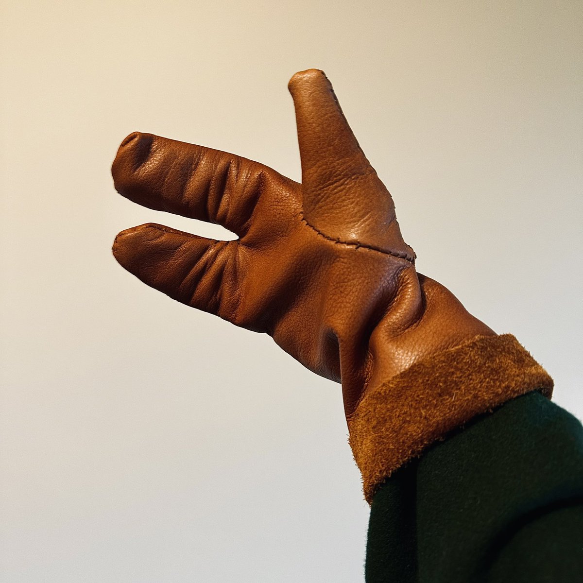 Mud_and_Blood's tweet image. Spent my downtime today making some kickass gloves from scratch and hand-sewing them together.
It's not a drawing of a medieval goon but it's still art I suppose