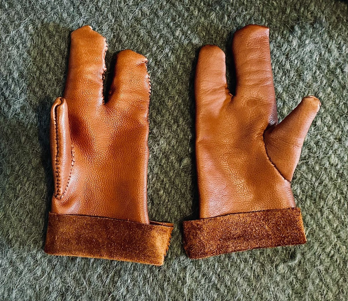 Mud_and_Blood's tweet image. Spent my downtime today making some kickass gloves from scratch and hand-sewing them together.
It's not a drawing of a medieval goon but it's still art I suppose
