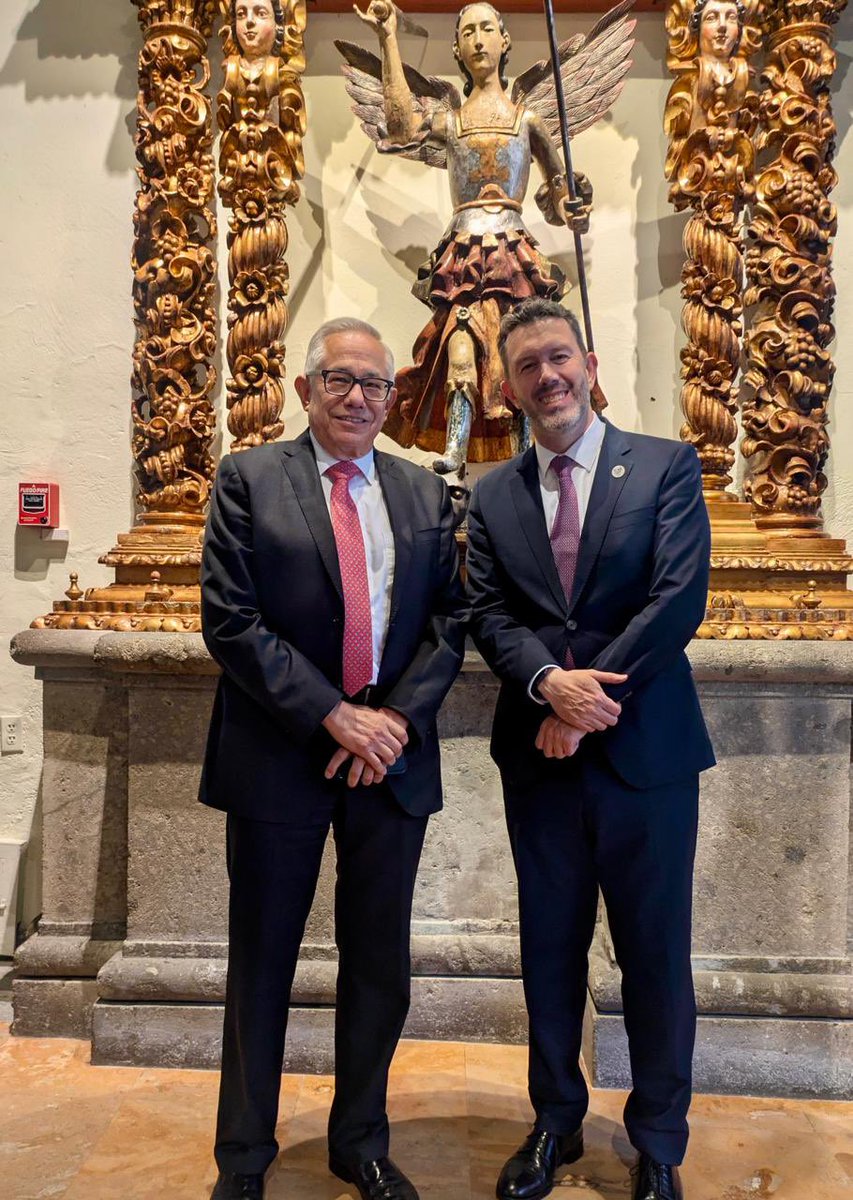 jorgegavino's tweet image. Gracias a mi amigo Larry Rubin @lrubin por invitarme a participar junto con Karla Alcázar en el 75 aniversario de la @AMIIFMx donde conversamos sobre los retos que tenemos en innovación y desarrollo para fortalecer las alianzas entre la industria farmacéutica y @Tu_IMSS.