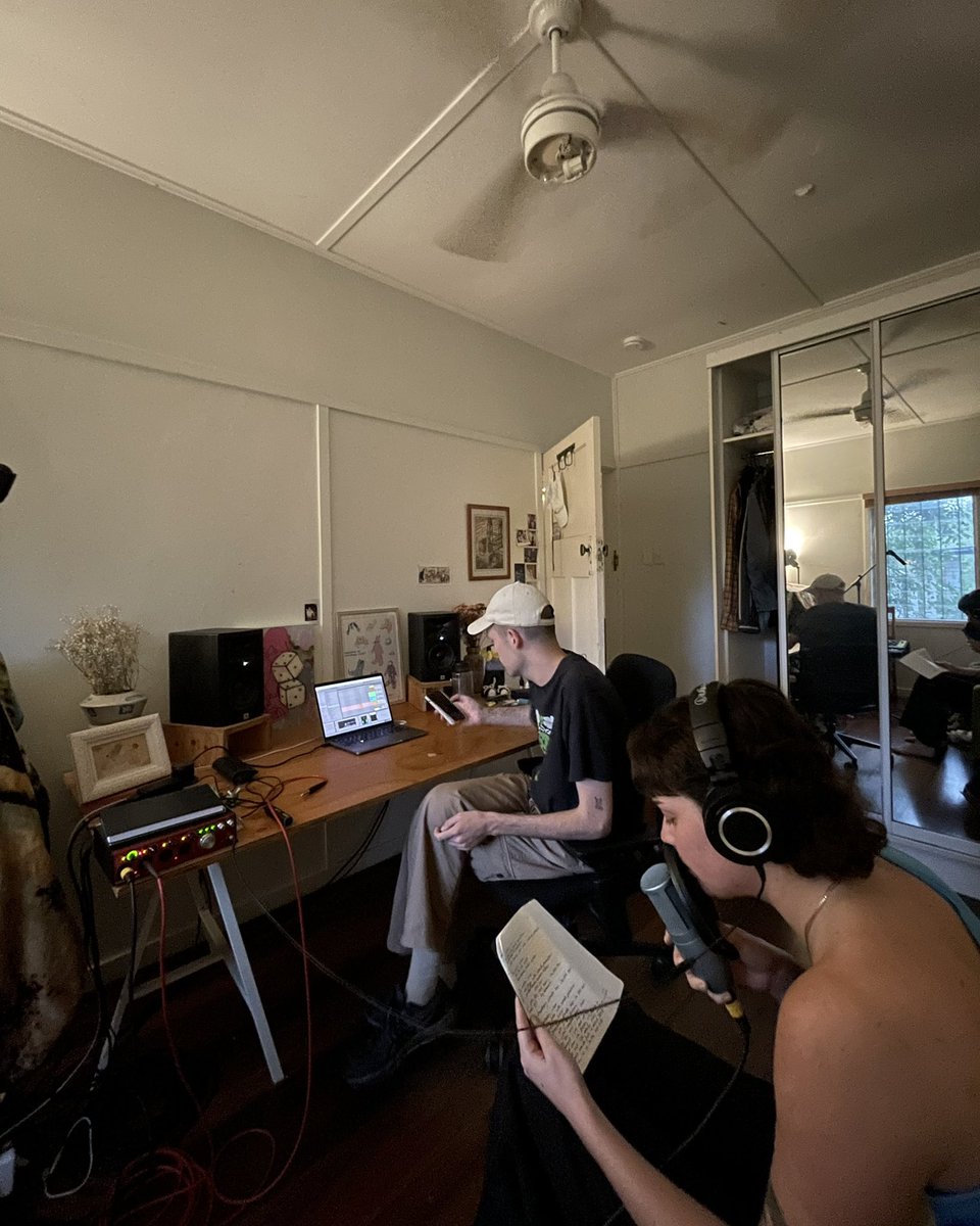 FELIVAND tweet media