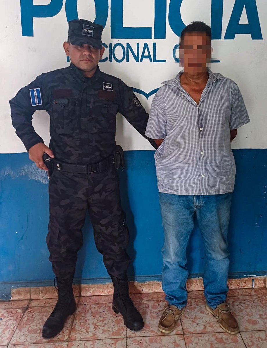 #TL2 | La PNC reportó la captura de un hombre  de 59 años que manejaba con 216° de alcohol.

Según el informe de las autoridades, el detenido conducía sobre la carretera de Santa Ana a Candelaria de la Frontera y se desplazaba fuera de su carril.

Fue localizado en el km 86 de la