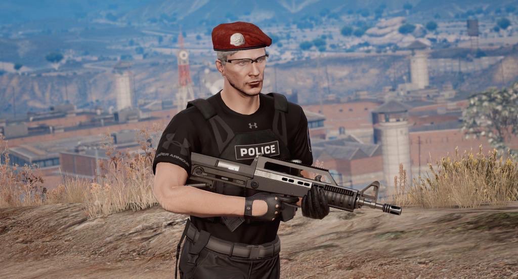 #ثريد 

عن <a href="/AnwarBMA/">Anwar Mohammed</a>، أحد أعظم الأسماء اللي مرت  على المدينة. 
اقرأ بتمعّن... 👇