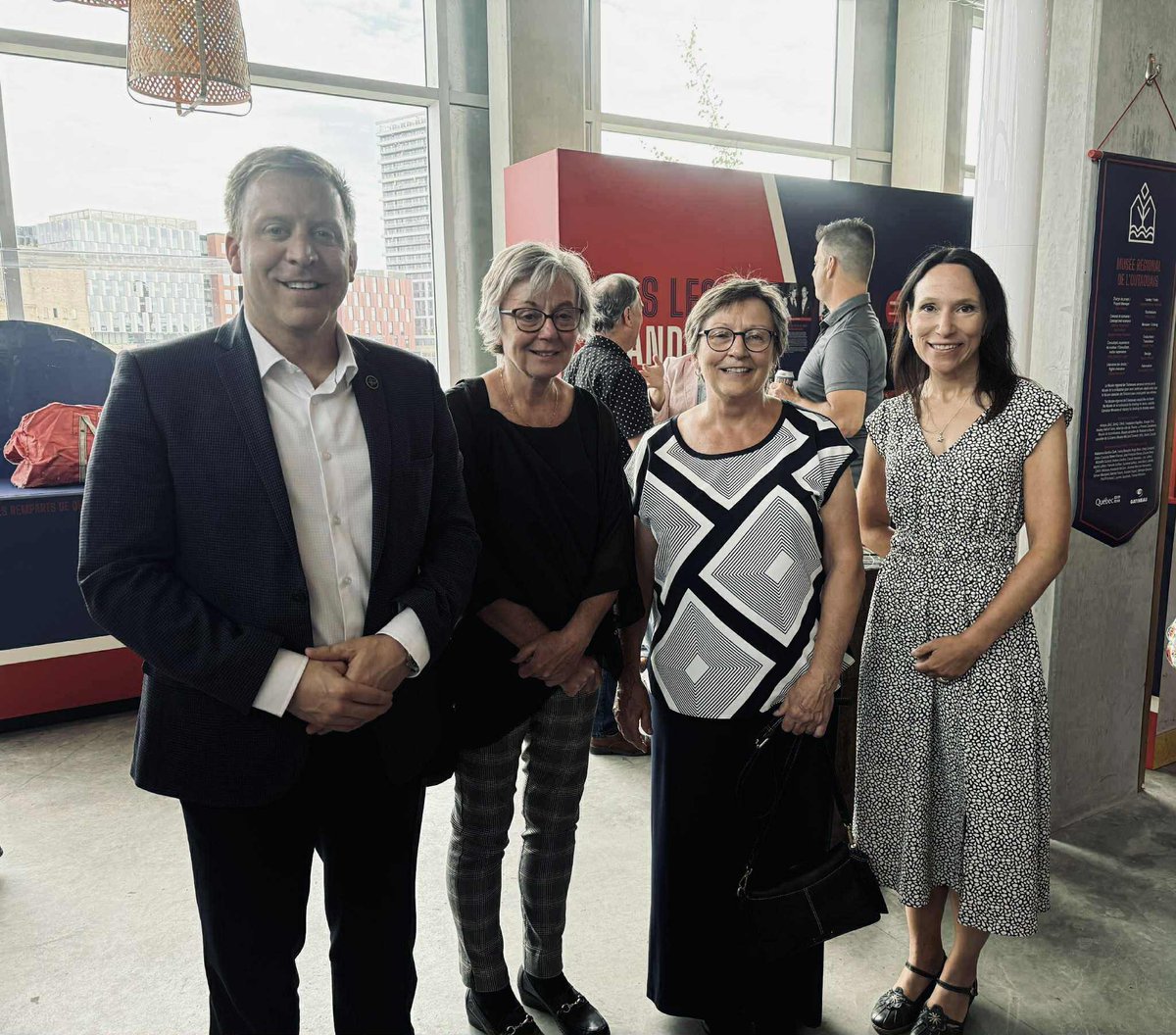 mlevesquecaq's tweet image. J'ai participé à l'inauguration de l'exposition Guy Lafleur, du rêve à la légende présentée par le Musée régional de l'Outaouais. Cet été, à l’espace Panorama de Zibi, je vous invite tous à découvrir cette exposition qui retrace le parcours mythique du Démon blond, une légende de…