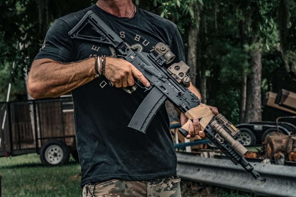 EOTECHInc's tweet image. What's cooler than an AK? If you guessed an Ak dripping with our cool stuff, you are right
#EOTECH
@palmettoarmory @CloudDefensive