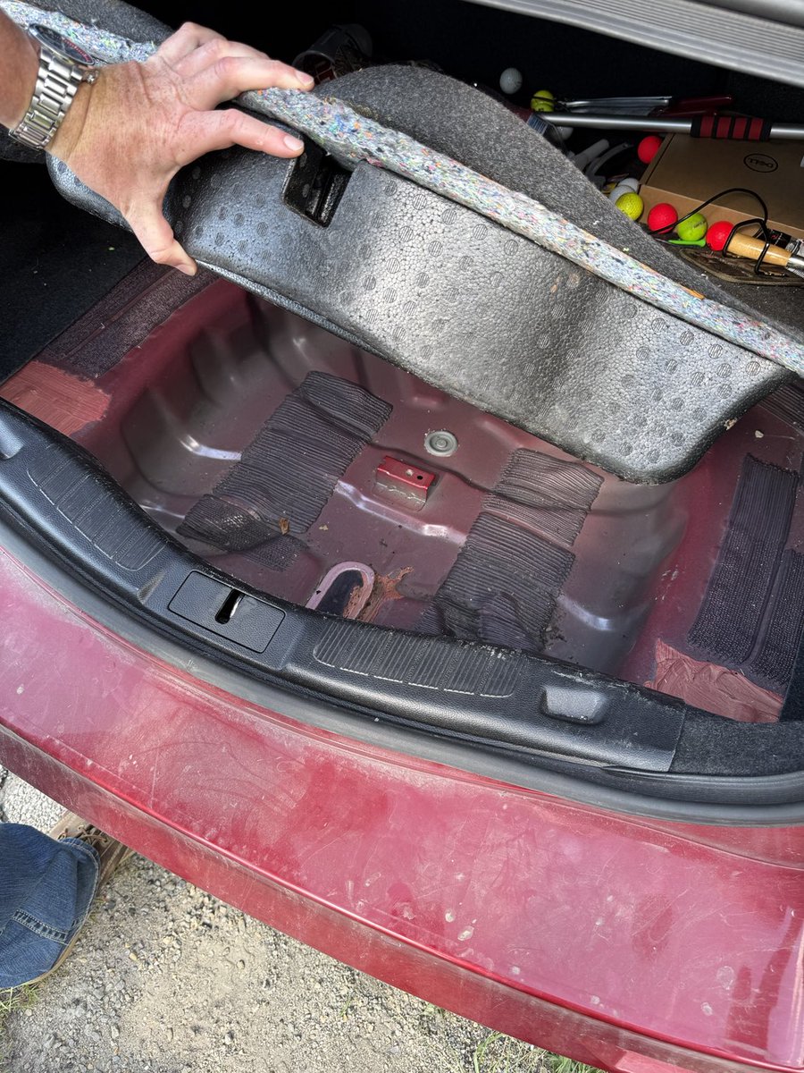 What in the hell is going on? My son gets a flat on 75N, pulls over in his 2020 Ford Fushion and finds this…Henry Ford would not be very happy with this product. This vehicle did not come with a spare. What Ford EXEC thought this was a good idea? Seriously, WELCOME TO THE USA!