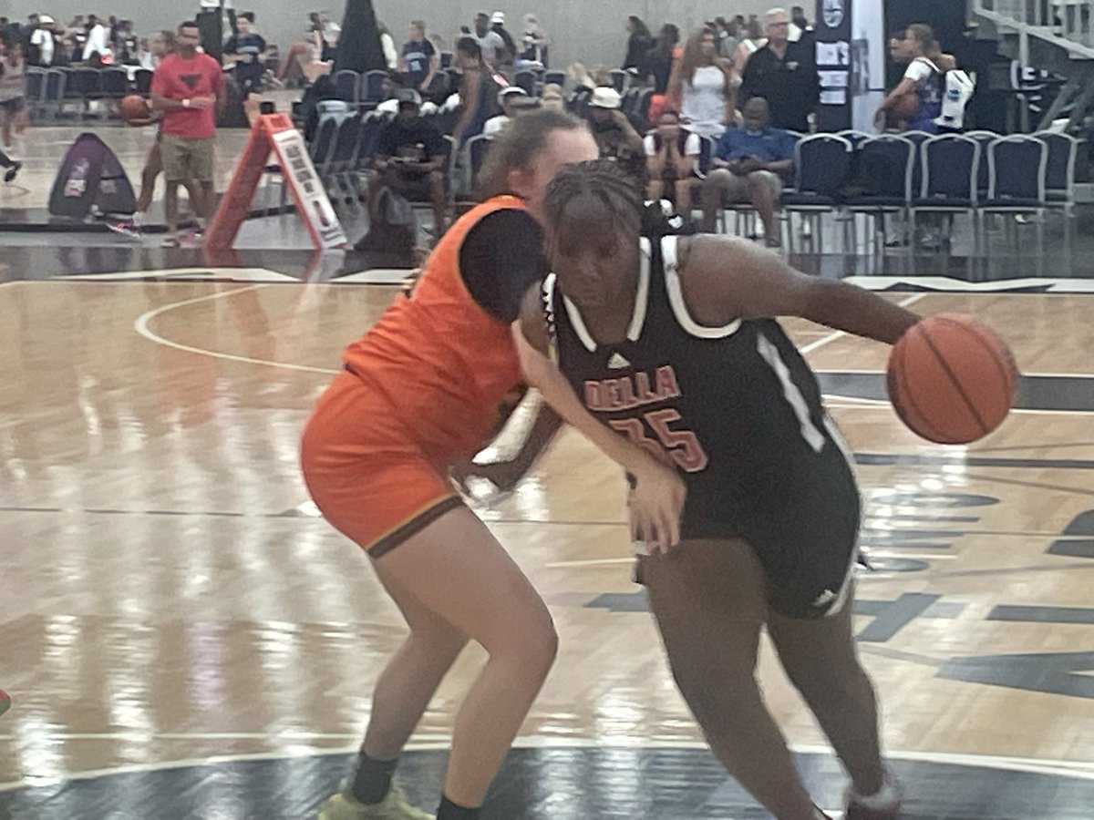 5’11 2028 Saniah Jones of <a href="/dellalamb_bball/">Della Basketball Club</a> was a dominant force in the paint this evening. She used her physical strength and footwork to get plenty of buckets inside. Also an excellent passer. Attends Lee’s Summit West <a href="/TFNsRun4Roses/">TFN's Run 4 Roses</a>