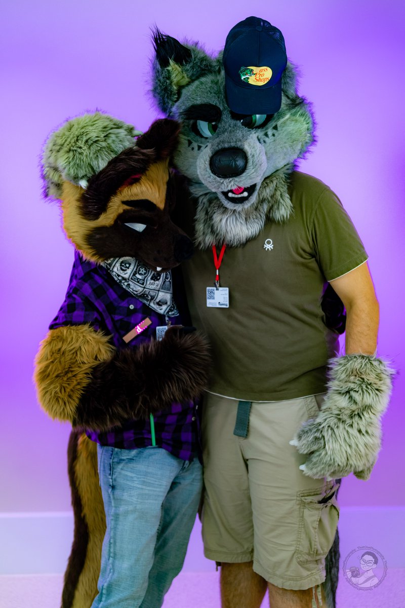 FLASHBACK to Megaplex 2022 when me (left) and <a href="/Jihottiie/">Jihottie 🆒 🆕 🆓 🔜 MEGAPLEX 2025!!!!</a> (far right) took this EPIC photo!!! unfortunately xey didnt have a fursuit after losing theirs in a divorce so our great buddy <a href="/Bro_Wolfe/">Wolfe</a> lended Xihottie their og suit from 2009 along with a pair of stilts for the photo!!!